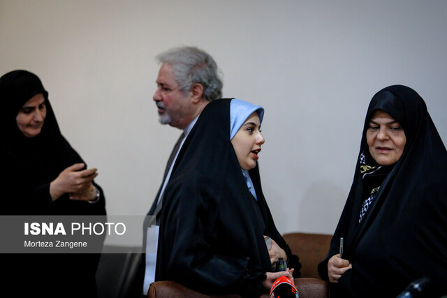 حکیمی: انگلیس و آمریکا بزرگترین مانع تحقق صلح پایدار در جهان هستند