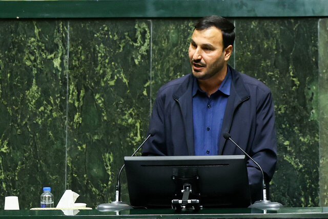 نماینده مجلس: رئیس‌جمهور وضعیت نیروهای شرکتی را تعیین تکلیف کند