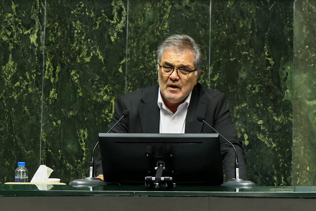 نماینده مجلس: وزیر بهداشت رسیدگی ویژه‌ای به موضوع تامین دارو داشته باشد