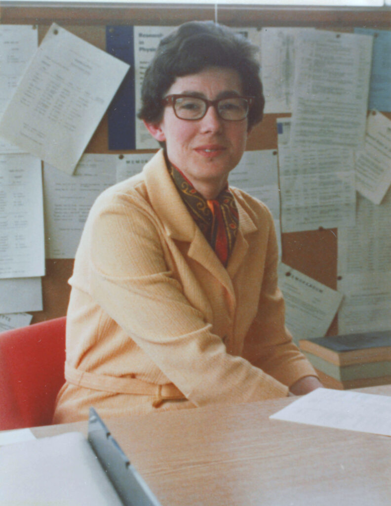 اولین زن استاد فیزیک در بریتانیا و حامی بازگشت زنان به کار پژوهشی