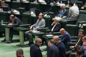 محمدرضا عارف، معاون اول رئیس جمهور در صحن علنی مجلس - ۱۹ آبان، نوبت اول بررسی عملکرد یکساله دولت در اجرای برنامه هفتم‌ توسعه با حضور وزرای اقتصادی دولت