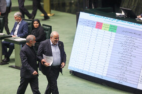 عباس علی‌آبادی، وزیر نیرو در صحن علنی مجلس - ۱۹ آبان، نوبت اول بررسی عملکرد یکساله دولت در اجرای برنامه هفتم‌ توسعه با حضور وزرای اقتصادی دولت