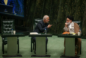 سید اسماعیل خطیب، وزیر اطلاعات و اسکندر مؤمنی، وزیر کشور در صحن علنی مجلس - ۱۹ آبان، نوبت دوم بررسی عملکرد یکساله دولت در اجرای برنامه هفتم‌ توسعه