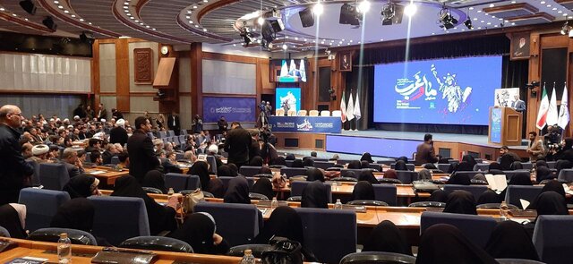 آغاز همایش «ما و غرب در آراء و اندیشههای حضرت آیت الله العظمی خامنهای» در تهران آغاز همایش «ما و غرب در آراء و اندیشههای حضرت آیت الله العظمی خامنهای» در تهران