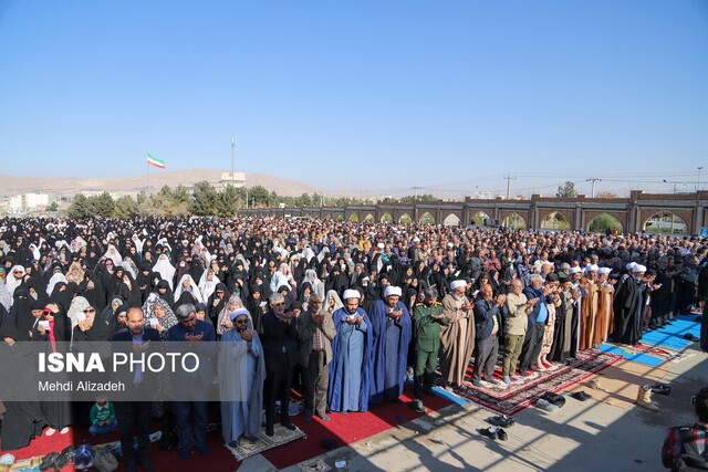 اقامه نماز طلب باران توسط مردم بجنورد
