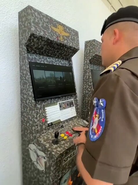 دانشجویان نظامی ونزوئلا کار با پهپادهای اف‌وی‌پی را آموزش می‌بینند