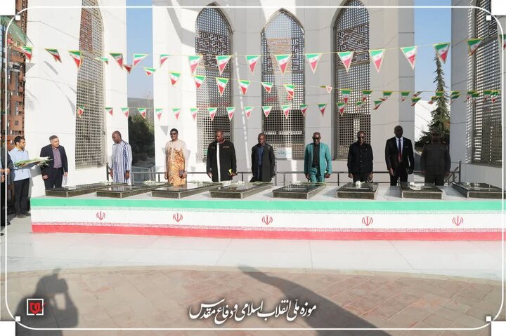 بازدید وزیر امنیت کشور بورکینافاسو از موزه ملی انقلاب اسلامی و دفاع مقدس