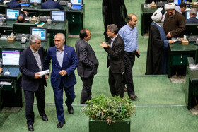 سیدحمید پورمحمدی، رئیس سازمان برنامه و بودجه در صحن علنی مجلس - ۲۰ آبان