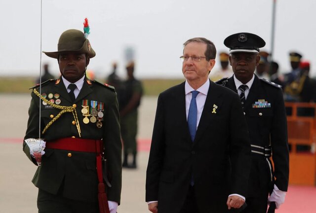 اذعان هرتزوگ در زامبیا به «دوره سخت» اسرائیل پس از ۷ اکتبر ۲۰۲۳