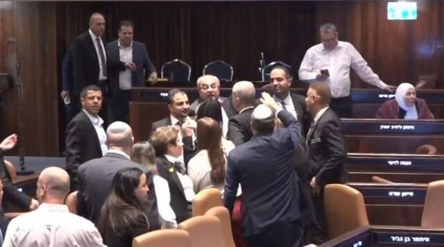 بن گویر پس از تصویب قانون اعدام فلسطینیها شیرینی پخش کرد!