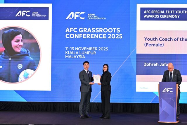 زهره جعفری برترین مربی زن جوان سال آسیا شد