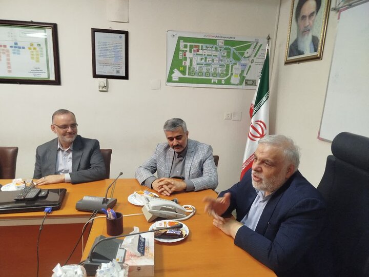 رسیدگی ویژه به مطالبات ایثارگران و ارتقای خدمات درمانی خانوادههای شهدا در ورامین