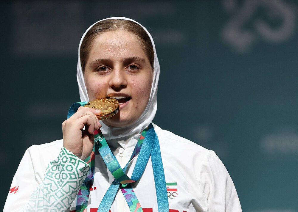 قرائت سوگندنامه ورزشکاران در بازی‌های آسیایی ناگویا توسط آرین سلیمی و مهسا بهشتی