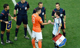 فان‌پرسی: همه باید قبول کنند که مسی در تاریخ فوتبال جهان، بهترین است