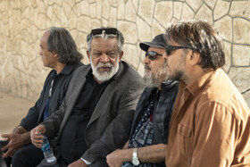 از راست علیرضا نجف زاده، سیروس مقدم، حسن پورشیرازی و سیف الله صمدیان در تشییع پیکر «همایون ارشادی»