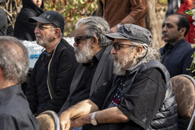  سیروس مقدم، حسن پورشیرازی و سیف الله صمدیان در تشییع پیکر «همایون ارشادی»