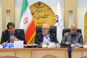 عباس علی‌آبادی ، وزیر نیرو و محمدعلی طالبی ، استاندارو شهباز حسن پور،نماینده مردم کرمان و راور در مجلس شورای اسلامی در نشست با نمایندگان مجلس و مدیران صنعت آب و برق استان کرمان