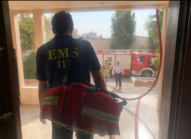 آتش‌سوزی برج مسکونی در خیابان تیموری و تخلیه ۷۰ نفر از ساکنان/ مصدومیت ۶ تن در حادثه