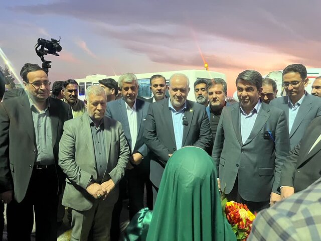 وزیر نیرو وارد کرمان شد / ادای احترام به سردار سلیمانی