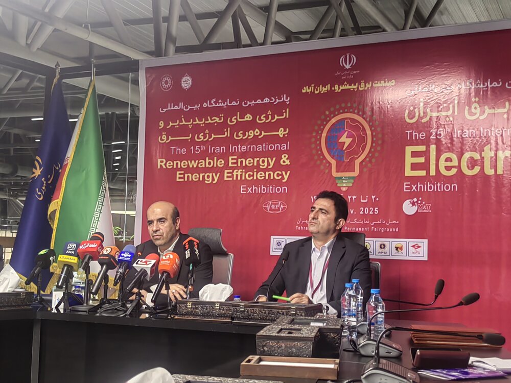 ظرفیت نیروگاه‌های تجدیدپذیر ۲۷۲۰ مگاوات است