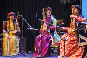 اجرای گروه موسیقی سورنا لرستان در پنجمین جشنواره موسیقی کیش، بانوان نواحی ایران