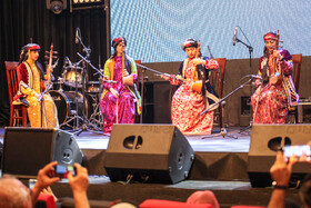 اجرای گروه موسیقی سورنا لرستان در پنجمین جشنواره موسیقی کیش، بانوان نواحی ایران