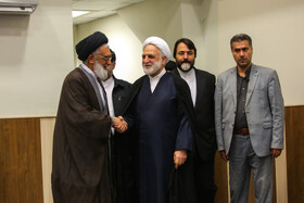 حجت الاسلام و المسلمین غلامحسین محسنی اژه‌ای رئیس قوه قضائیه و آیت الله سعیدی تولیت حرم حضرت فاطمه معصومه(س) در شورای اداری استان قم با حضور رییس قوه قضاییه