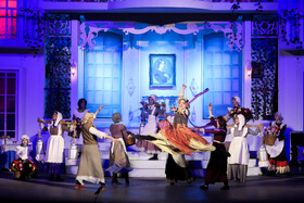 نمایش موزیکال الیور توئیست