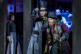 نمایش موزیکال الیور توئیست