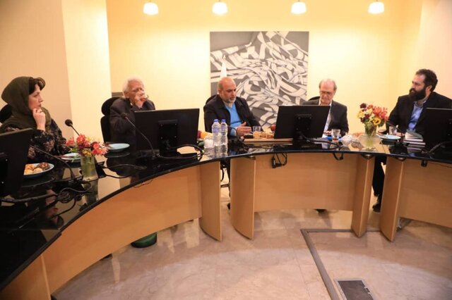 پنجشنبه/خانه تئاتر از انزوا بیرون کشیده شود