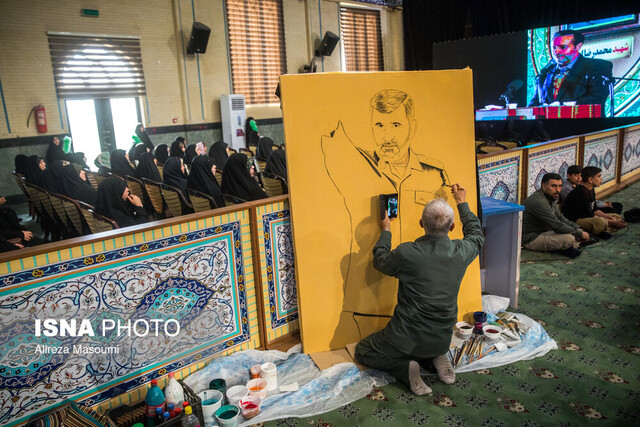 چهره شهید حاجی زاده در حاشیه مراسم گرامیداشت شهدای هوافضای سپاه ترسیم شد