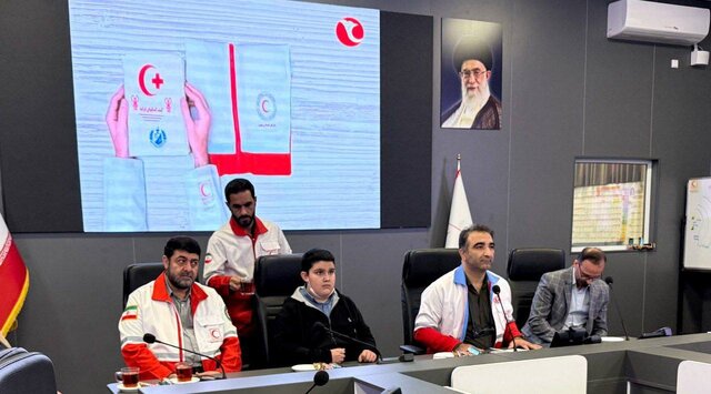 هلال‌گردی دانش‌آموزان با رئیس جمعیت هلال احمر/ دعوت از دانش‌آموزان برای عضویت در هلال‌احمر