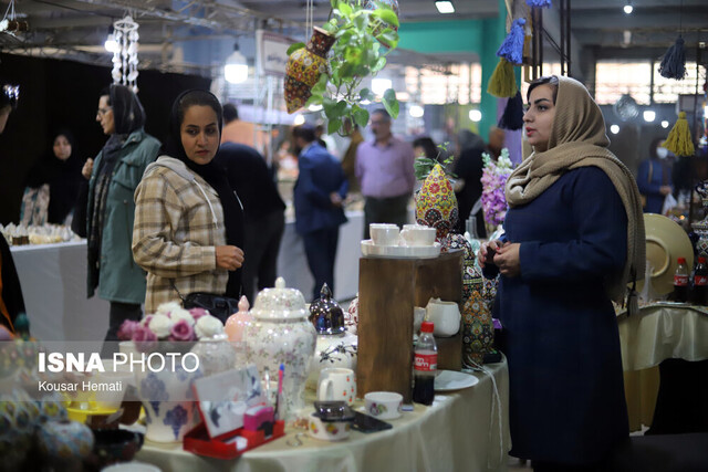 خاک این سرزمین را هنرمندانه زندگی میبخشیم