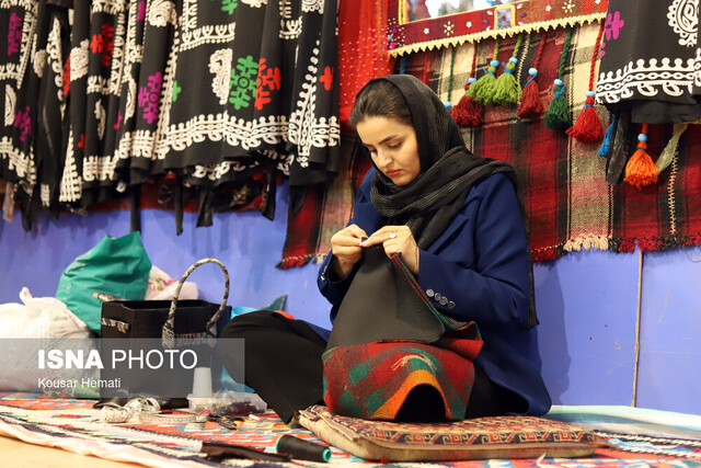 امضای تفاهم‌نامه ٣ همتی برای حمایت از مشاغل حوزه صنایع دستی و گردشگر