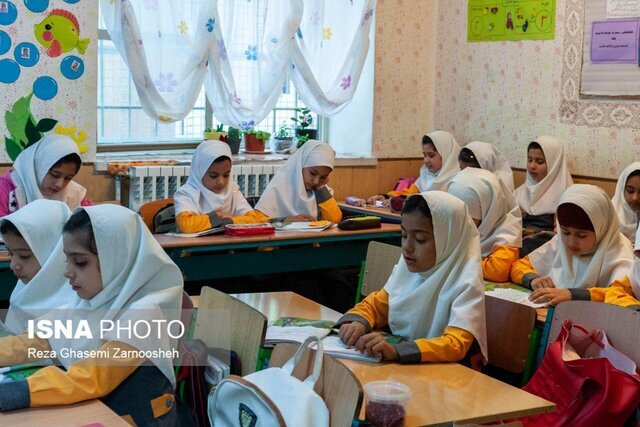 مدیر آموزش و پرورش ابهر: تربیت نسل تمدن‌ساز بدون نقش محوری معلمان ممکن نیست