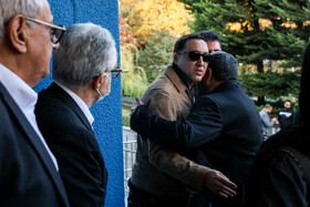 امیرحسین رستمی در مراسم ترحیم همایون ارشادی