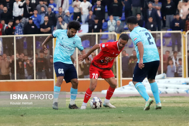 عکس از آرشیو تساوی بعثت کرمانشاه مقابل هوادار تهران