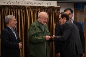 تقدیر از برگزیدگان توسط محمد باقر قالیباف در حاشیه مراسم گرامیداشت روز «کتاب، کتابخوانی و کتابدار»