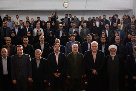 محمد باقر قالیباف،‌ رئیس مجلس، مسعود معینی‌پور، رئیس کتابخانه، موزه و مرکز اسناد مجلس و محسن اسماعیلی، معاون پارلمانی رئيس جمهور در مراسم گرامیداشت روز «کتاب، کتابخوانی و کتابدار»