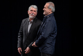 مسعود پزشکیان، رئیس جمهور و سیدعباس صالحی، وزیر فرهنگ و ارشاد اسلامی در مراسم گرامیداشت روز کتاب، کتابخوانی و کتابدار 