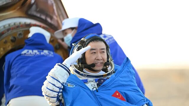 فضانوردان «شنژو ۲۰» به زمین بازگشتند