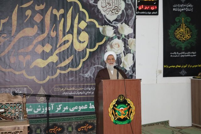 دشمن درصدد ناامیدی مردم به آینده است