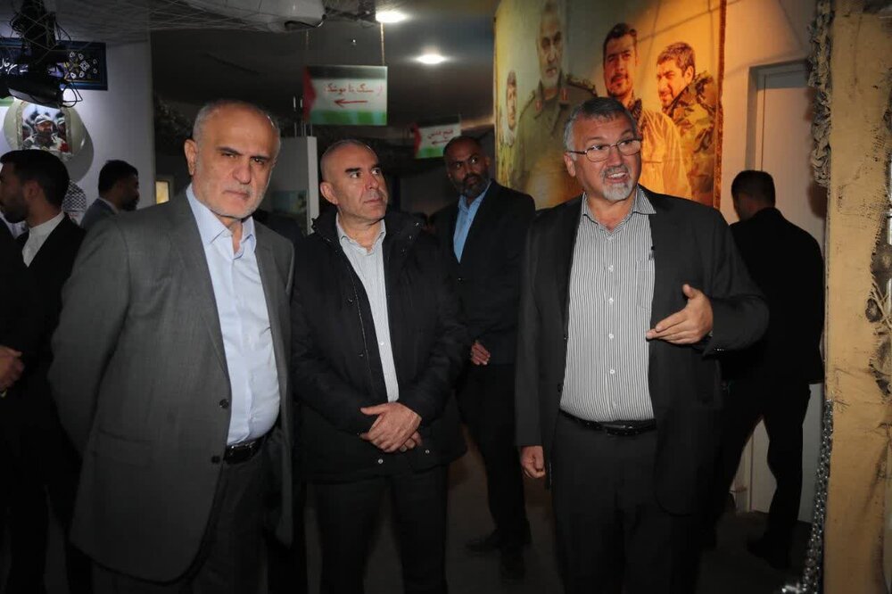بازدید معاون سیاسی رئیس پارلمان لبنان از سراسرنمای مقاومت شهید سلیمانی