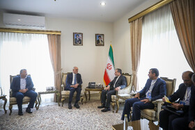 «علی حسن خلیل» معاون سیاسی رئیس مجلس لبنان، در حاشیه کنفرانس بین‌المللی «حقوق بین‌الملل تحت تهاجم، تجاوز و دفاع» با «سیدعباس عراقچی» وزیر امور خارجه ایران دیدار و رایزنی کرد.