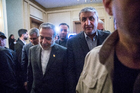  «سیدعباس عراقچی» وزیر امور خارجه ایران و «محمد اسلامی» رئیس سازمان انرژی اتمی در کنفرانس بین‌المللی «حقوق بین‌الملل تحت تهاجم، تجاوز و دفاع»