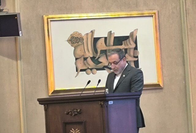 عراقچی: در جنگ ۱۲ روزه پیام تسلیم به درخواست برای آتش‌بس تغییر کرد