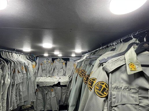 عکس خبر تزیینی است توزیع مرحله جدید البسه و تجهیزات شخصی محیط بانان