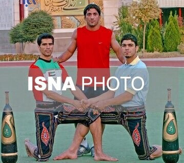 رسول خادم، دبیر، ساعی و حسن یزدانی در لباس ورزش زورخانه‌ای+ عکس