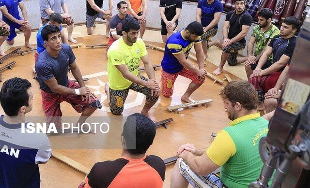 رسول خادم، دبیر، ساعی و حسن یزدانی در لباس ورزش زورخانه‌ای+ عکس