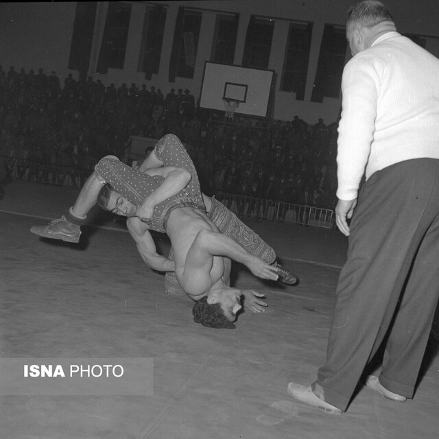 رسول خادم، دبیر، ساعی و حسن یزدانی در لباس ورزش زورخانه‌ای+ عکس